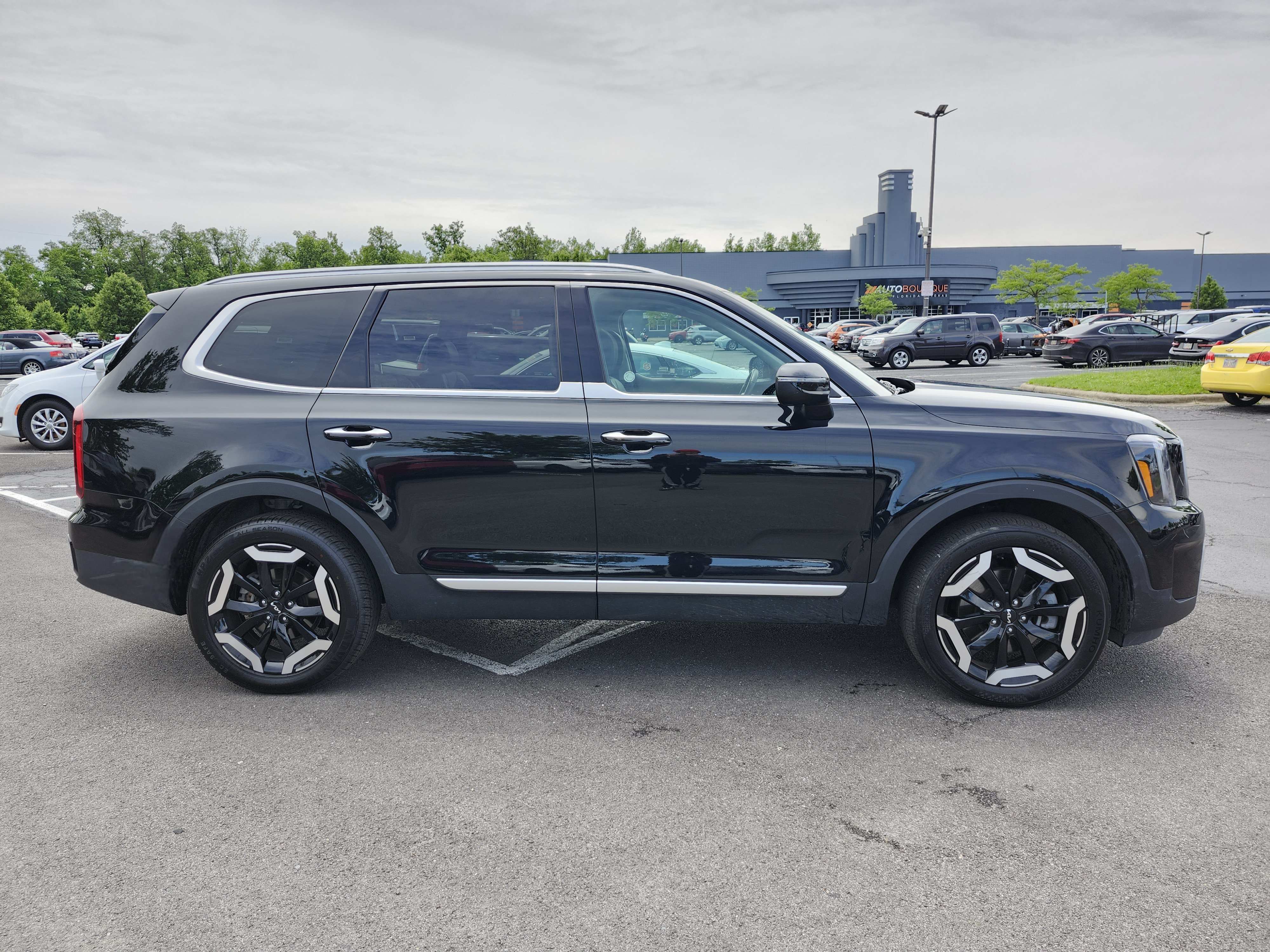 Used 2025 Kia Telluride S FWD image 20