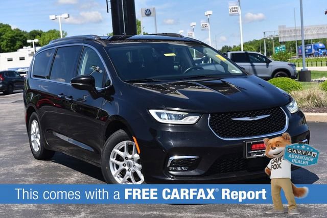 Used 2021 Chrysler Pacifica Touring-L FWD image 2