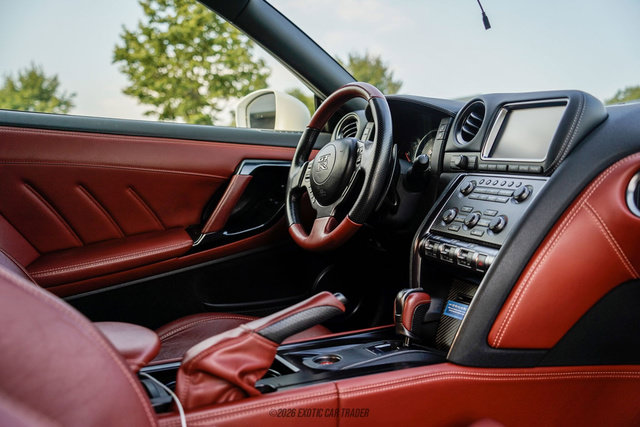 Used 2016 Nissan GT-R Premium AWD/4WD image 28