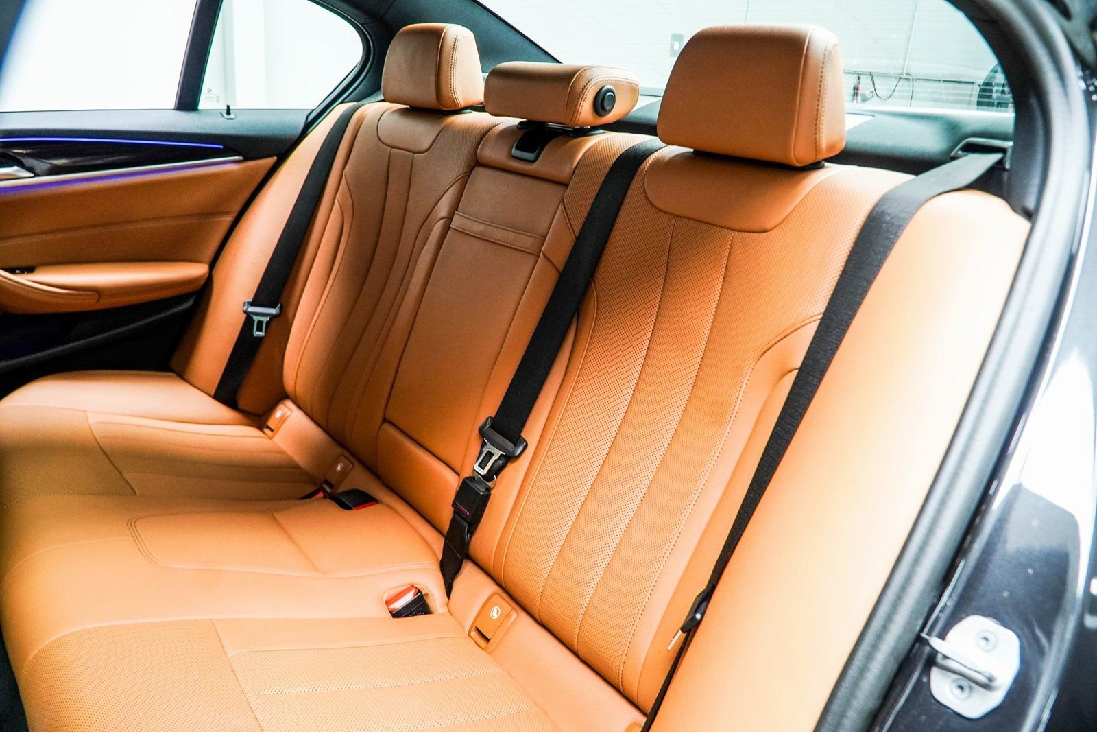 Used 2023 BMW 530i xDrive w/ Premium Package image 40