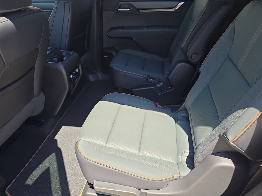 New 2026 GMC Acadia AT4 w/ Luxury Package AWD/4WD image 15
