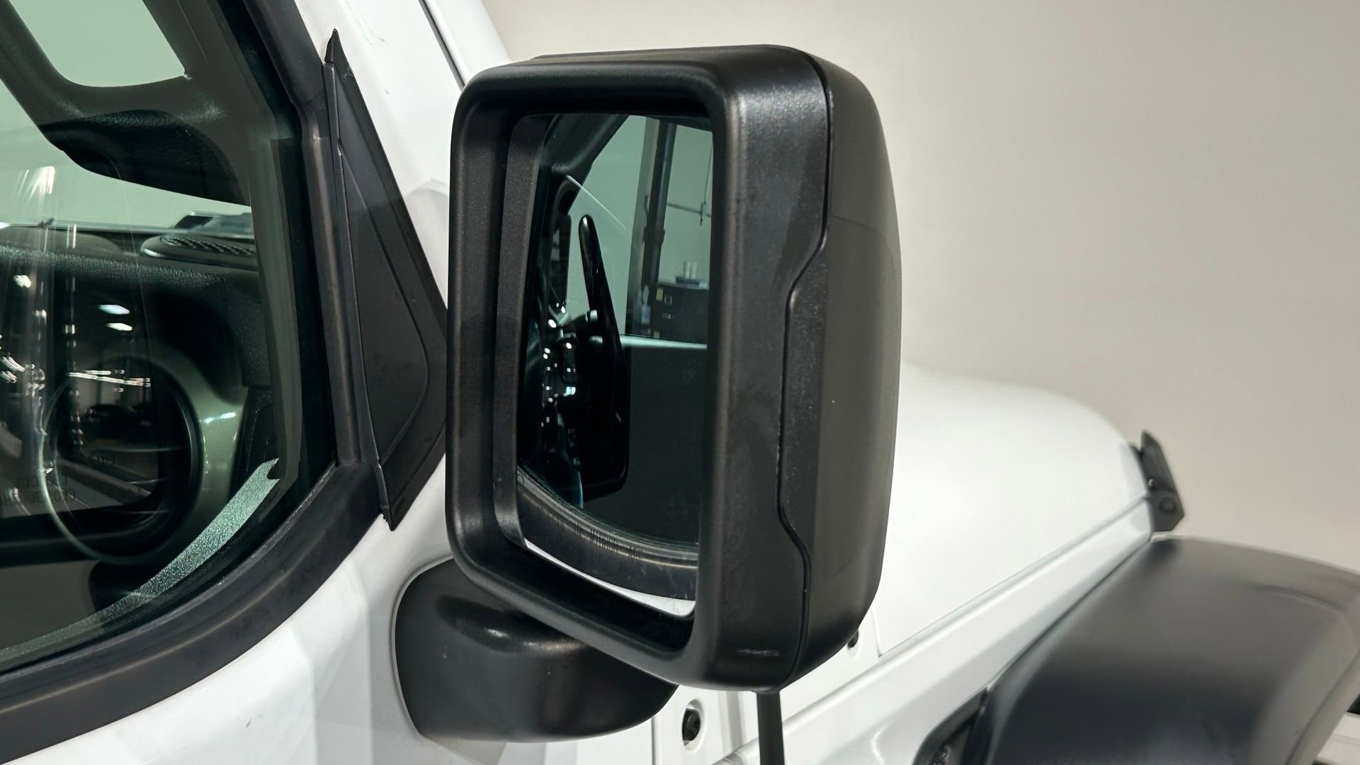 Used 2019 Jeep Wrangler Sport AWD/4WD image 13