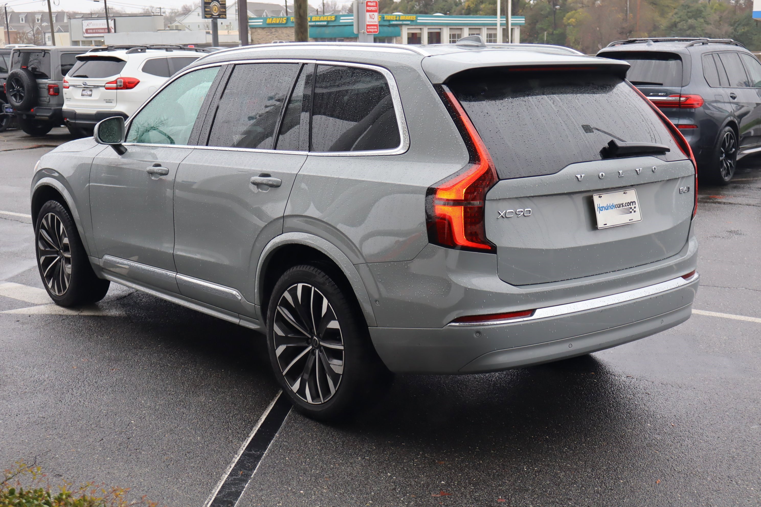 Used 2025 Volvo XC90 B6 Plus image 8