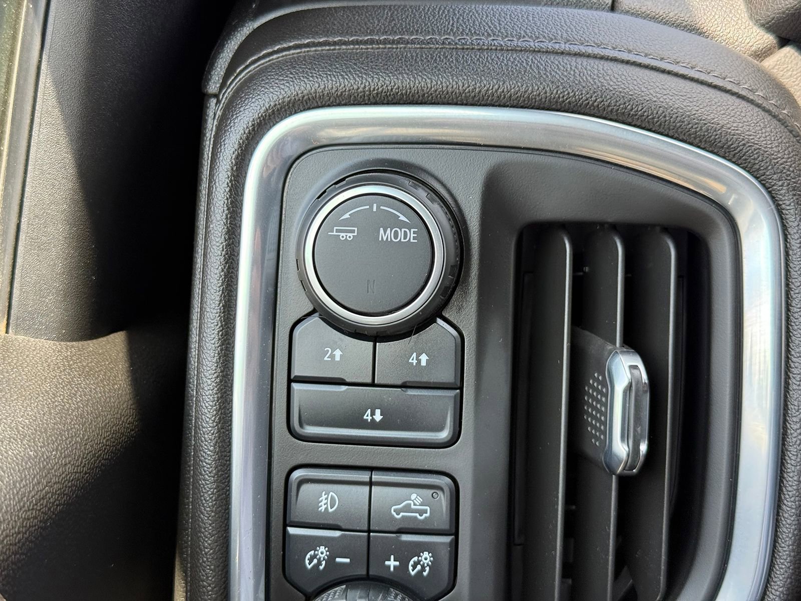 Certified 2022 Chevrolet Silverado 2500 LT w/ Convenience Package image 39