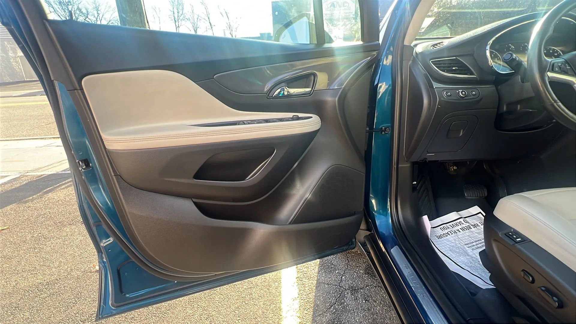 Used 2019 Buick Encore Essence image 22