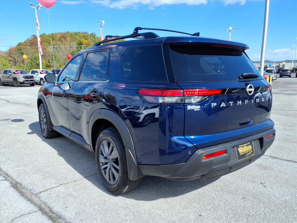 Certified 2025 Nissan Pathfinder SV image 3
