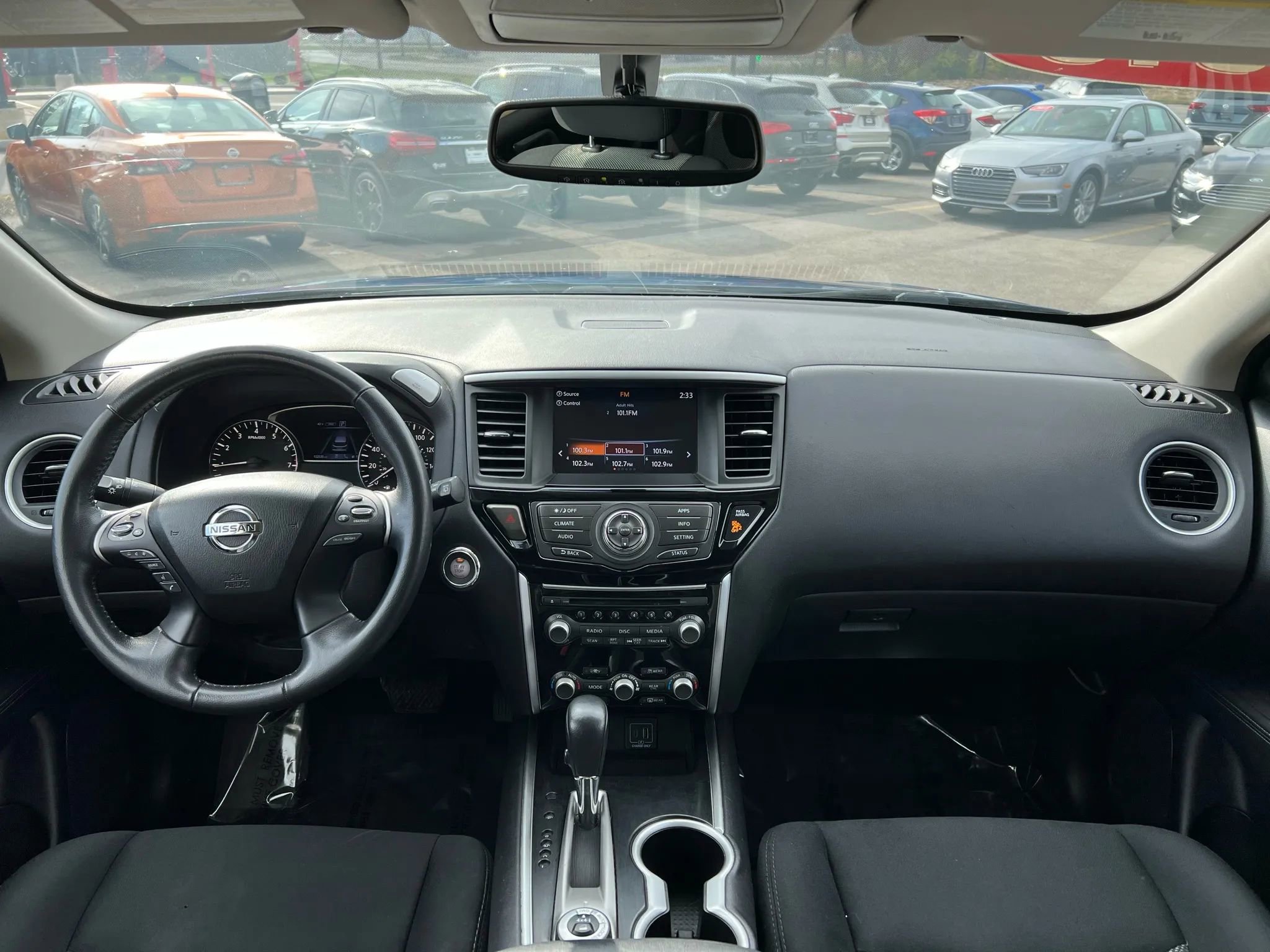 Used 2019 Nissan Pathfinder SV image 9