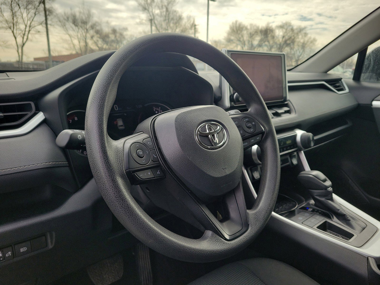 Used 2024 Toyota RAV4 LE FWD image 15
