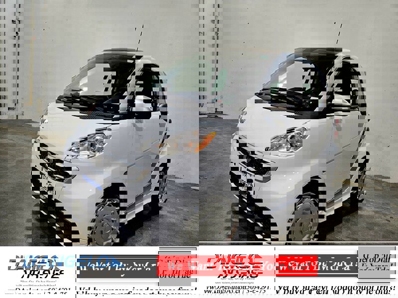 Used 2015 smart fortwo passion image 12
