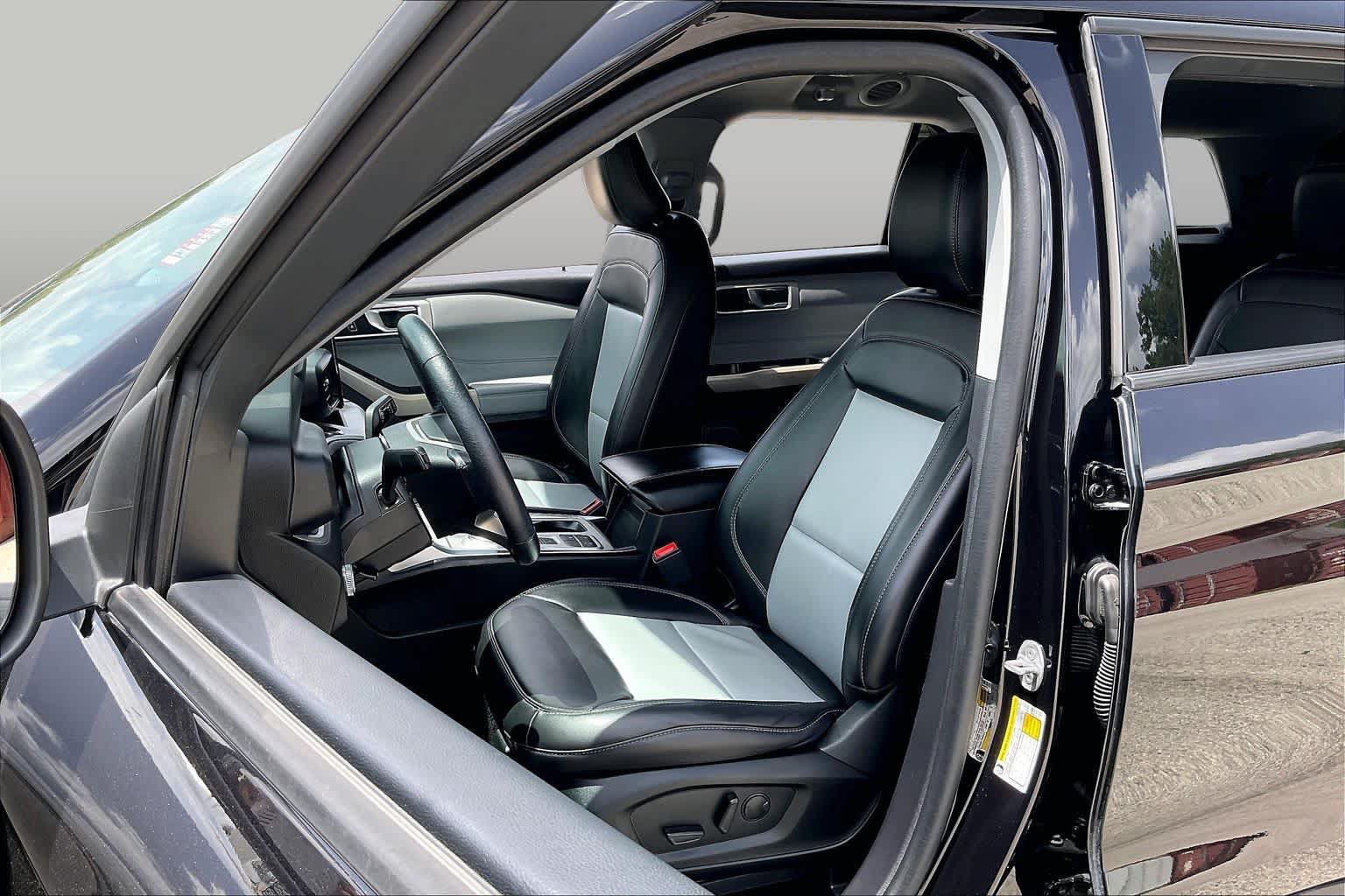 Used 2023 Ford Explorer XLT w/ Equipment Group 202A RWD image 8