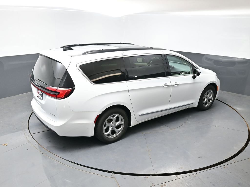 Used 2023 Chrysler Pacifica Limited FWD image 44
