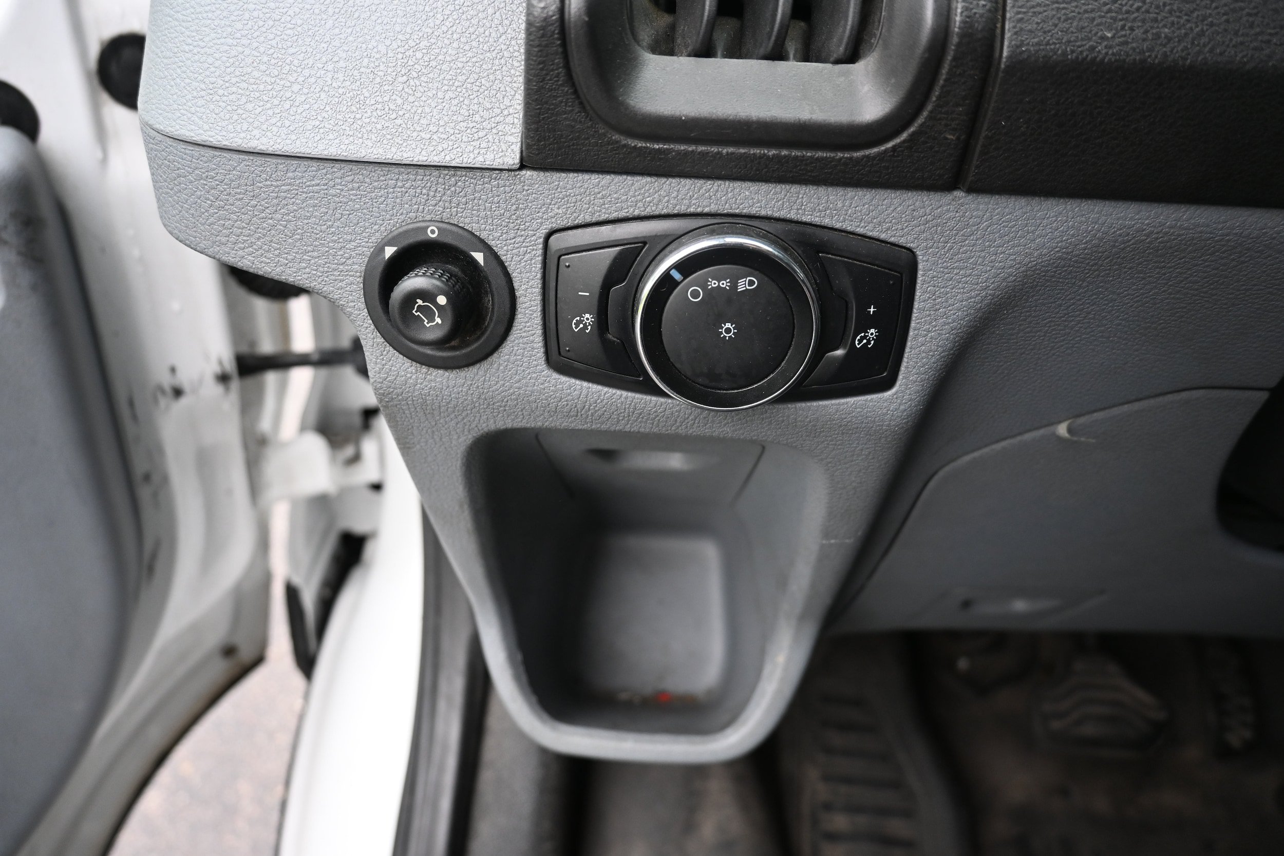 Used 2015 Ford Transit 150 148 Medium Roof RWD image 12