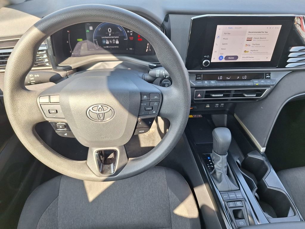 Used 2025 Toyota Camry SE image 21