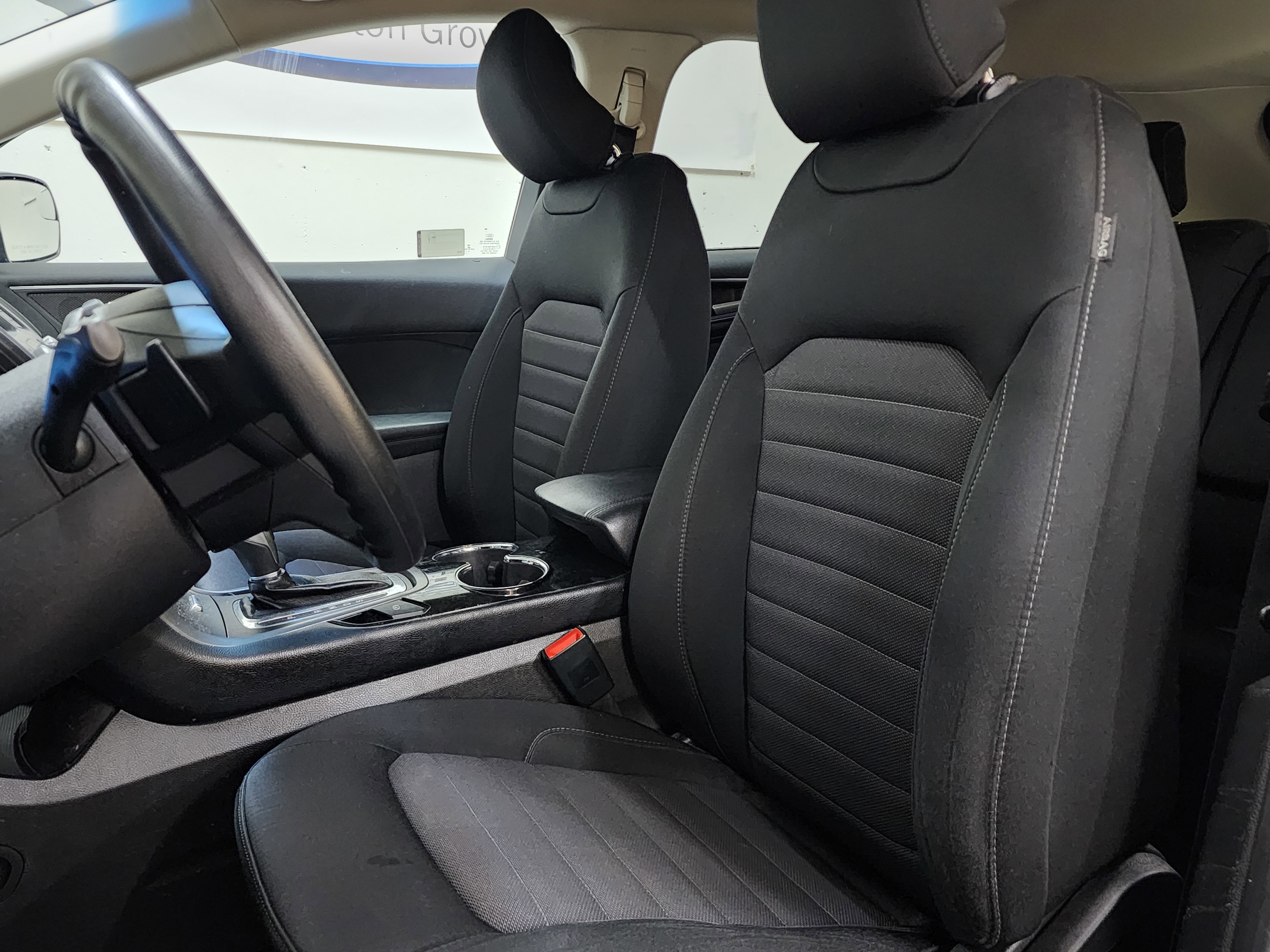 Used 2018 Ford Edge SE image 14