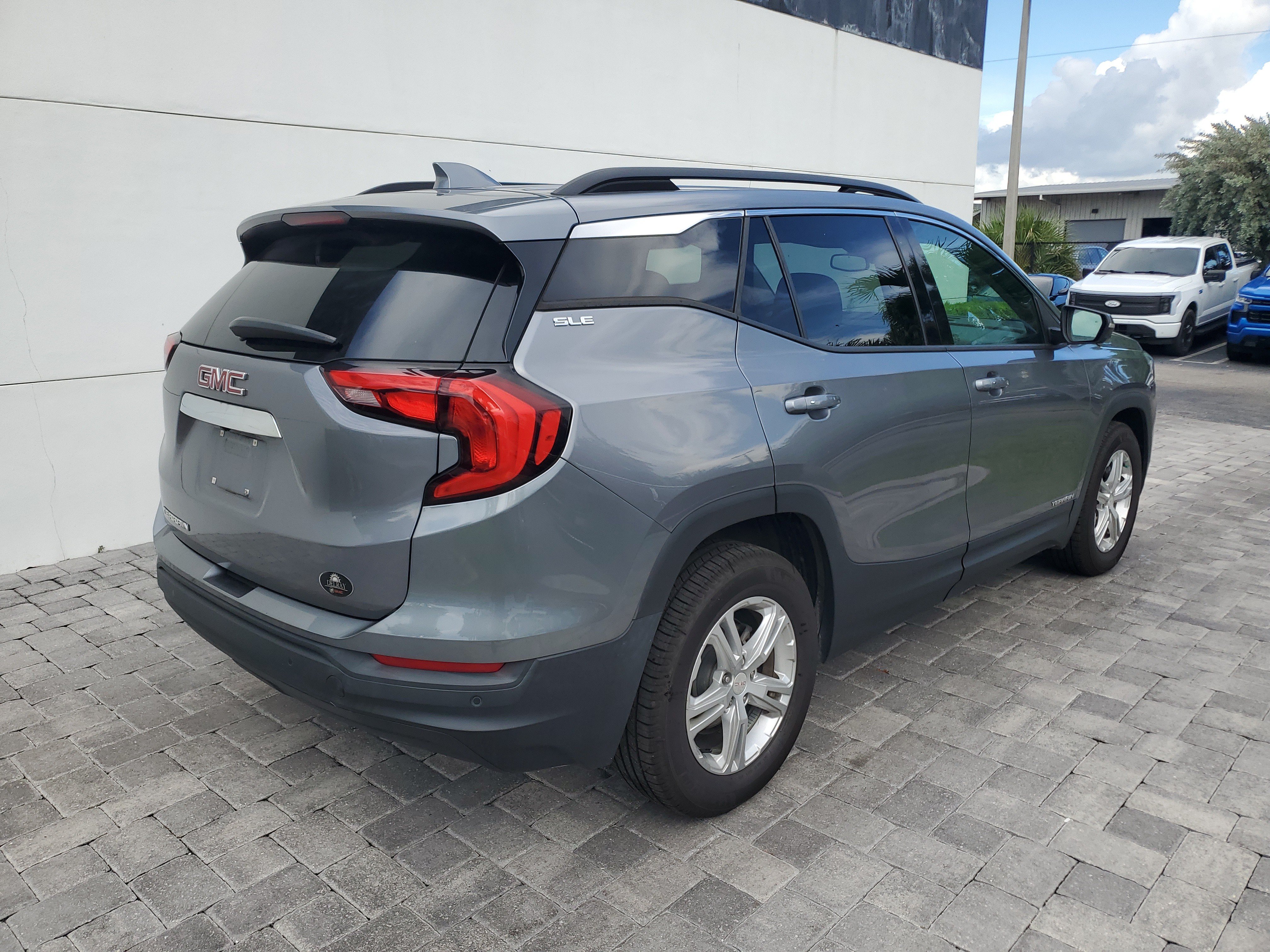 Used 2020 GMC Terrain SLE w/ Driver Convenience Package FWD image 6
