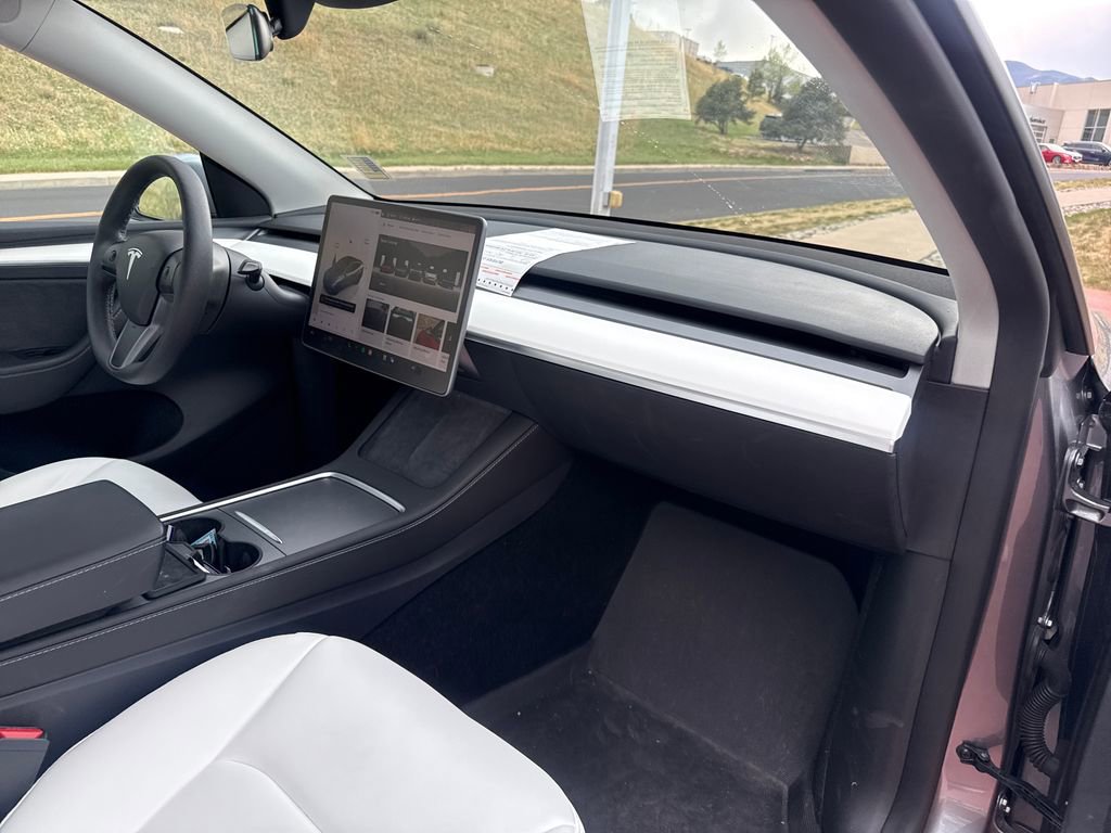 Used 2025 Tesla Model Y Performance image 25