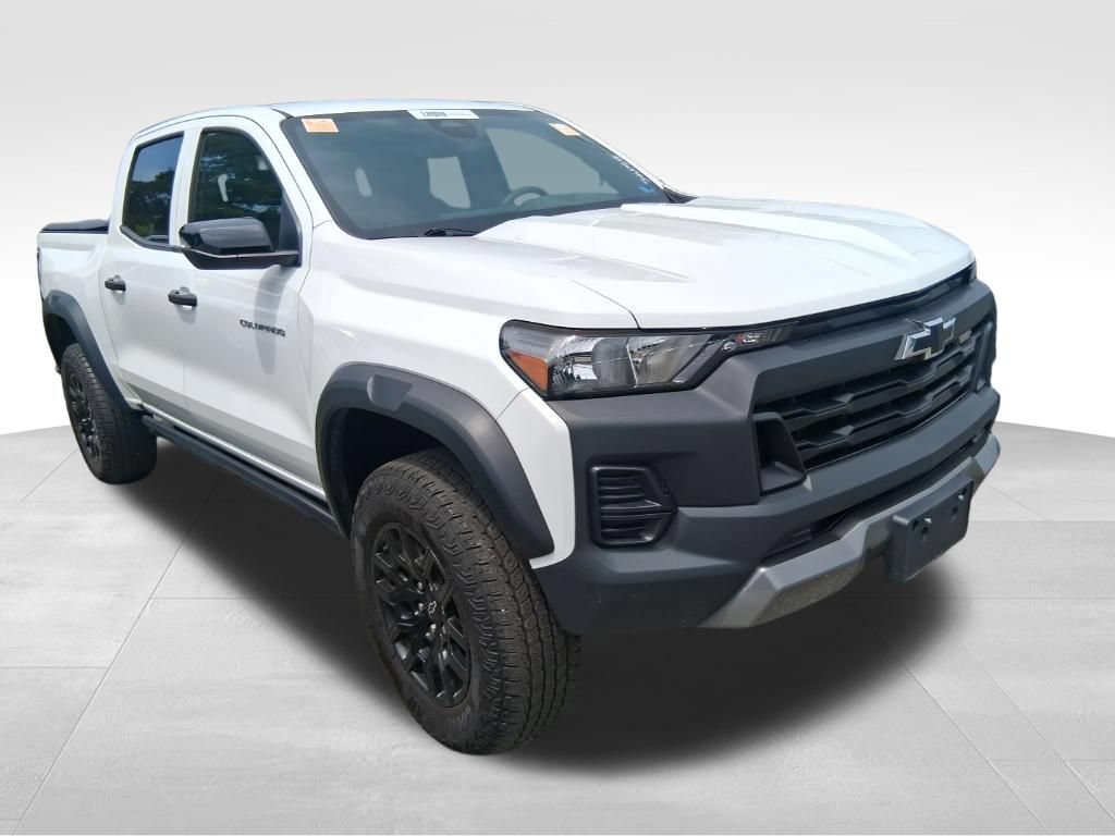 Used 2024 Chevrolet Colorado Trail Boss AWD/4WD image 2