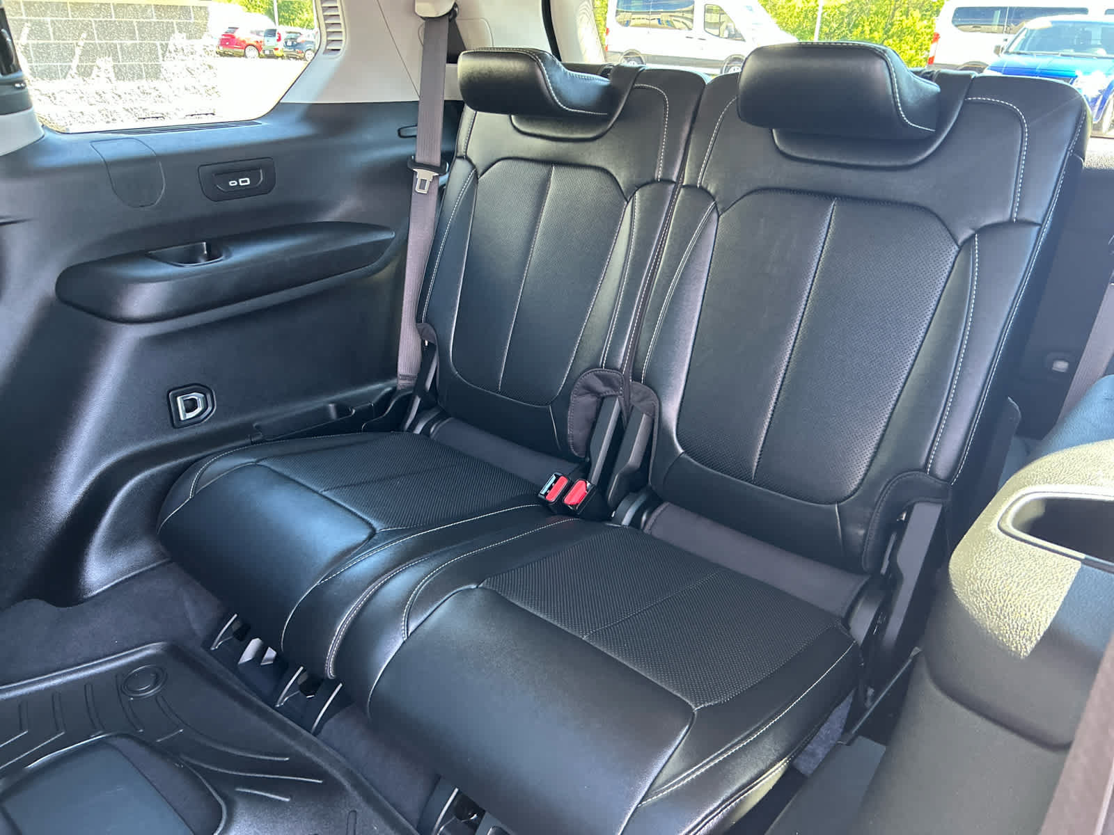 Used 2023 Jeep Grand Cherokee L Limited w/ Luxury Tech Group II AWD/4WD image 25