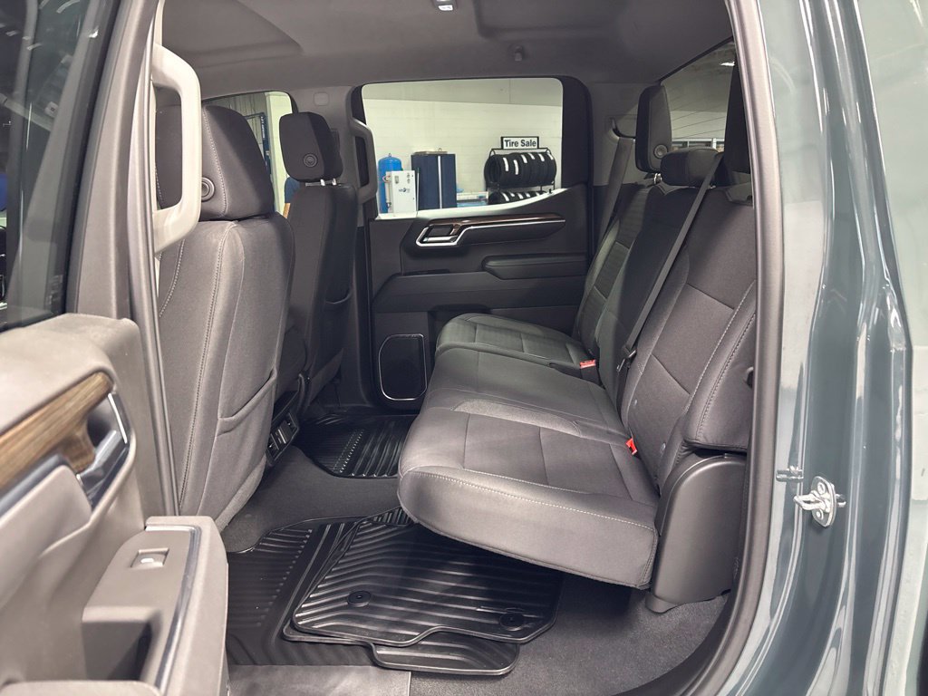 Used 2025 Chevrolet Silverado 1500 LT AWD/4WD image 31