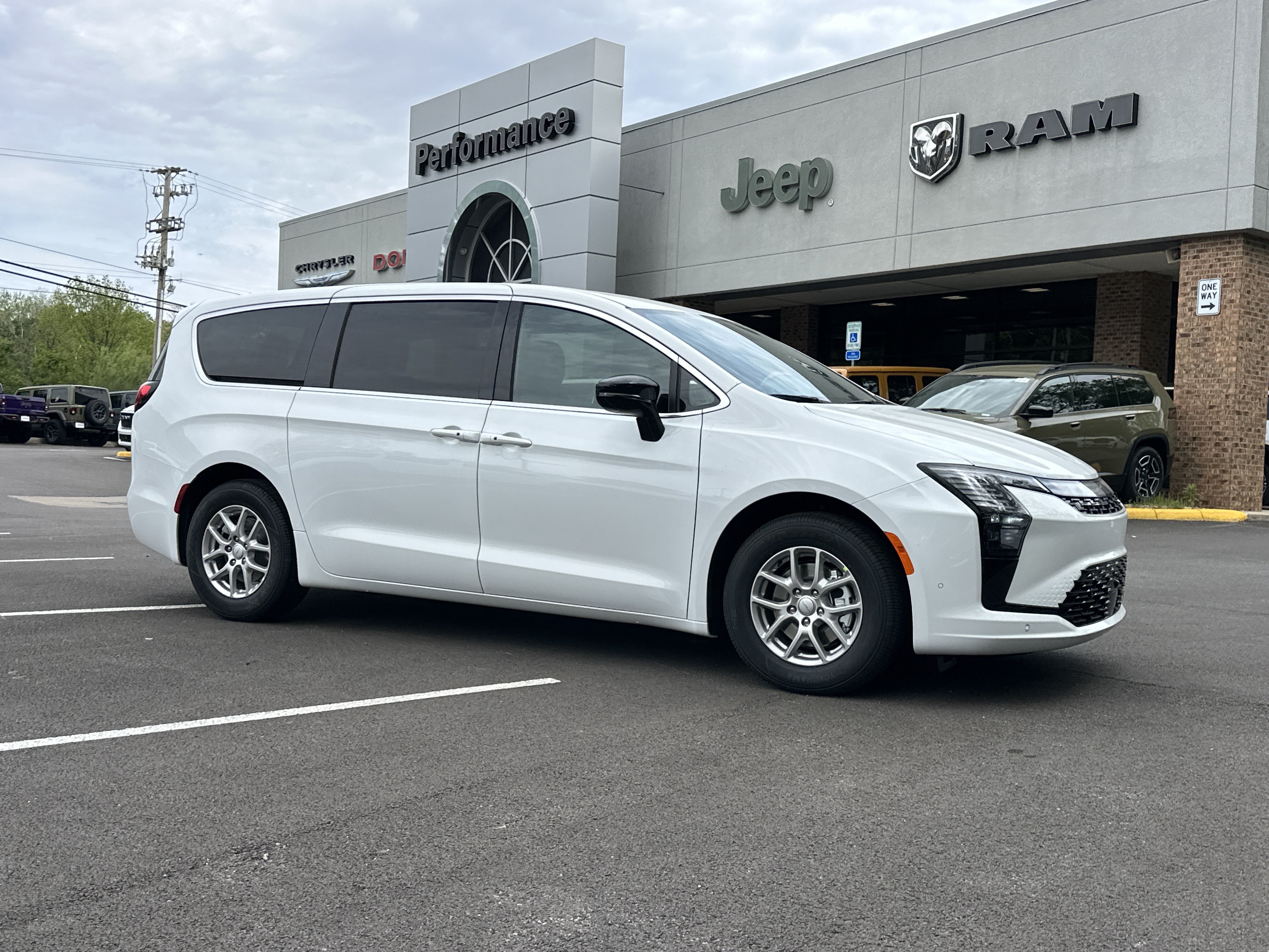 New 2027 Chrysler Pacifica Select w/ Family Tech Group FWD image 18