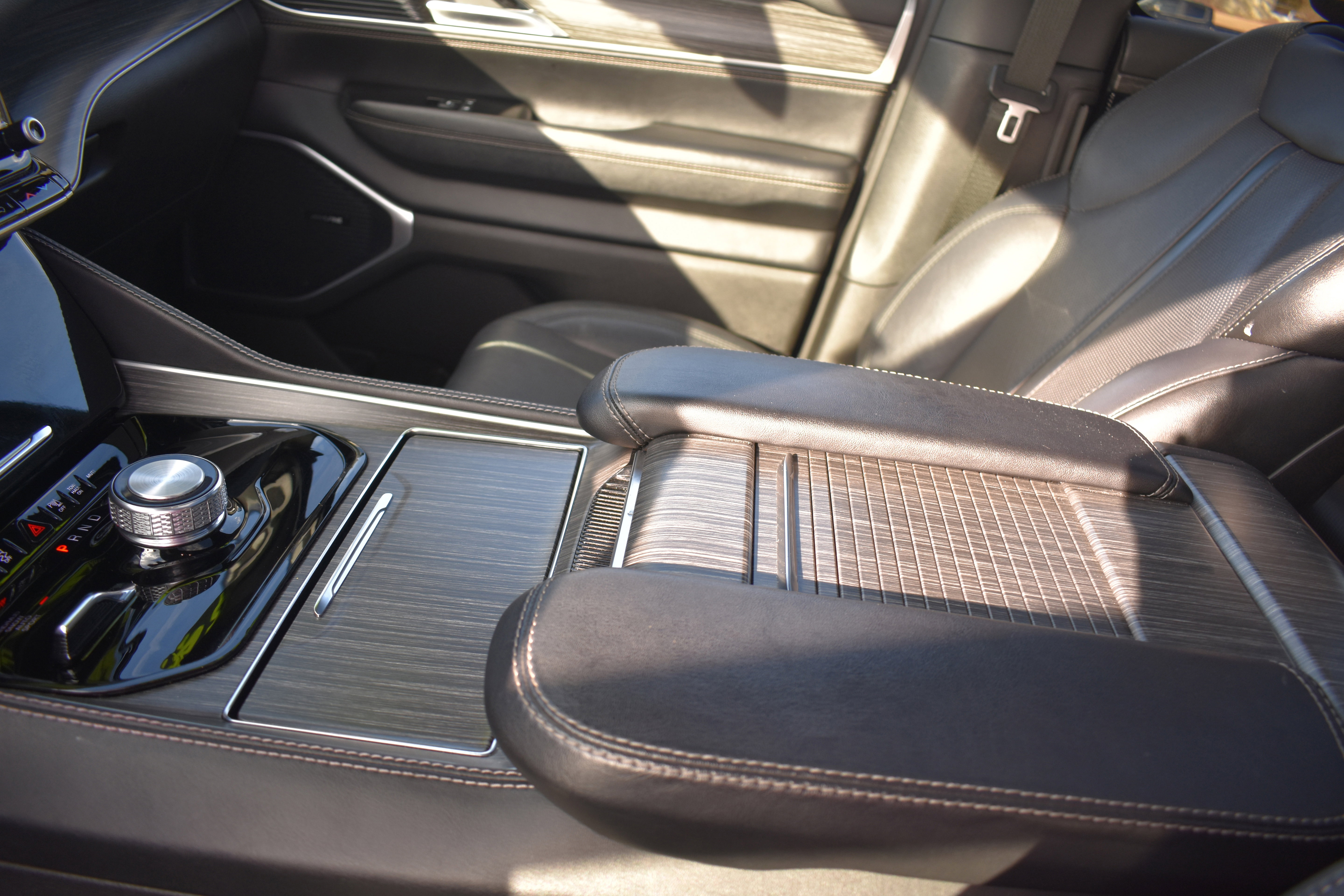 Used 2024 Jeep Wagoneer L Series II w/ Premium Group I image 25