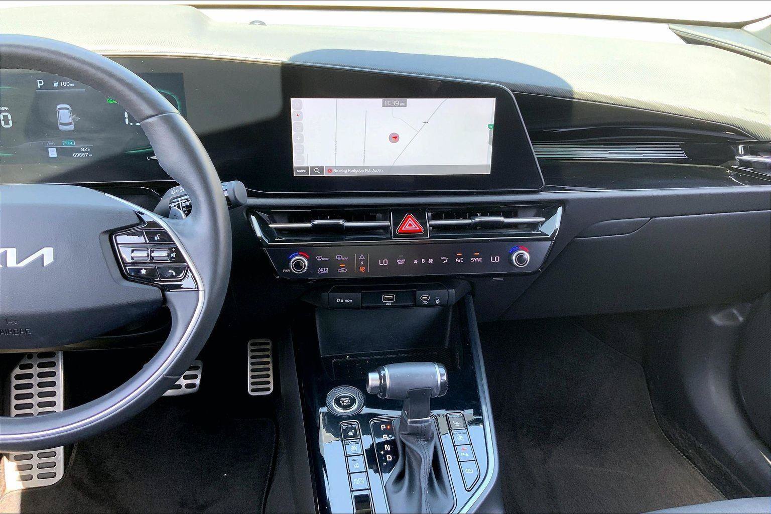Used 2023 Kia Niro SX Touring FWD image 6