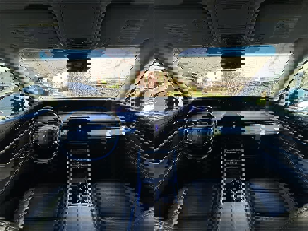 Used 2024 Lincoln Nautilus Reserve image 9