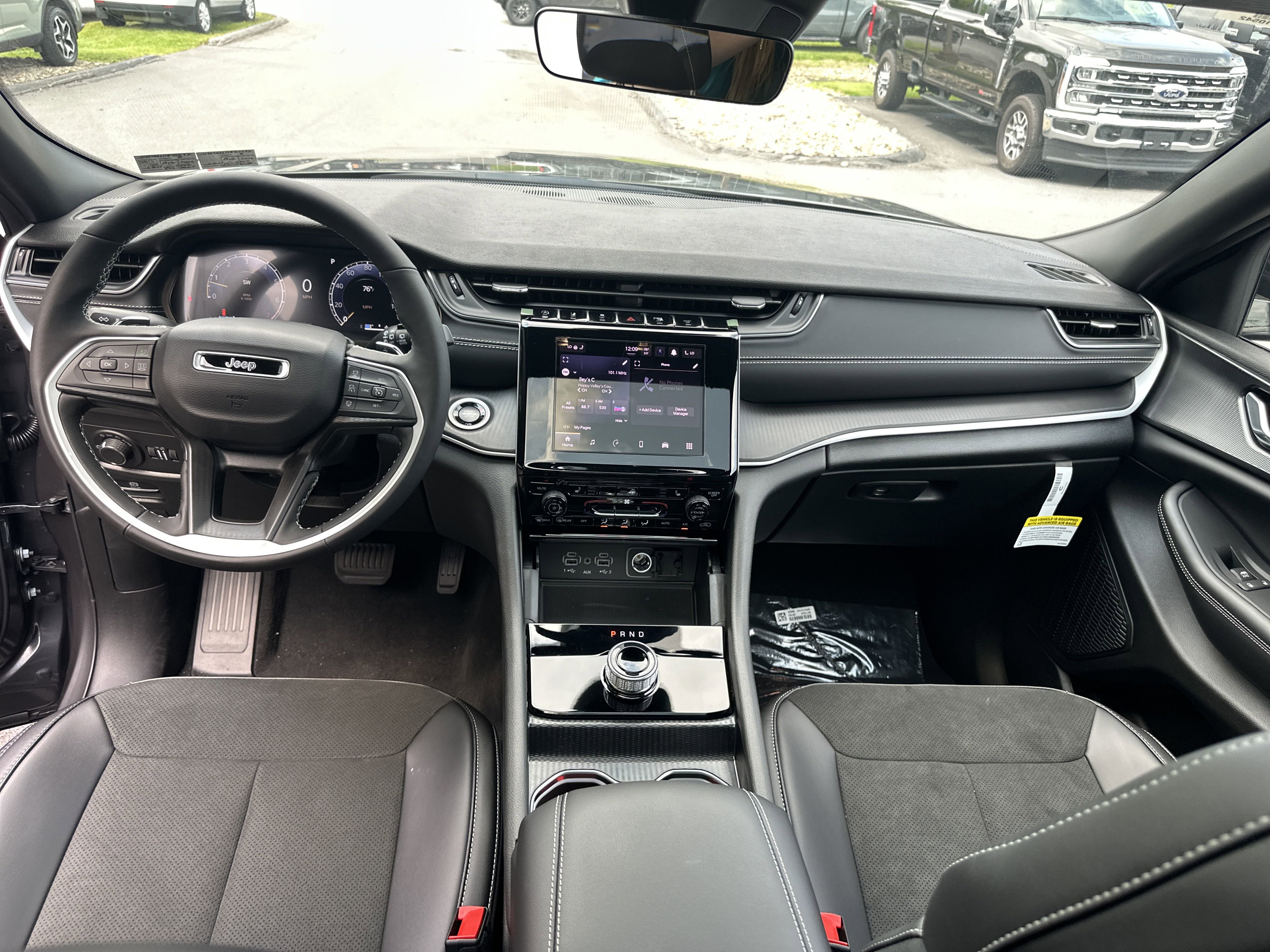 New 2025 Jeep Grand Cherokee L Altitude image 15