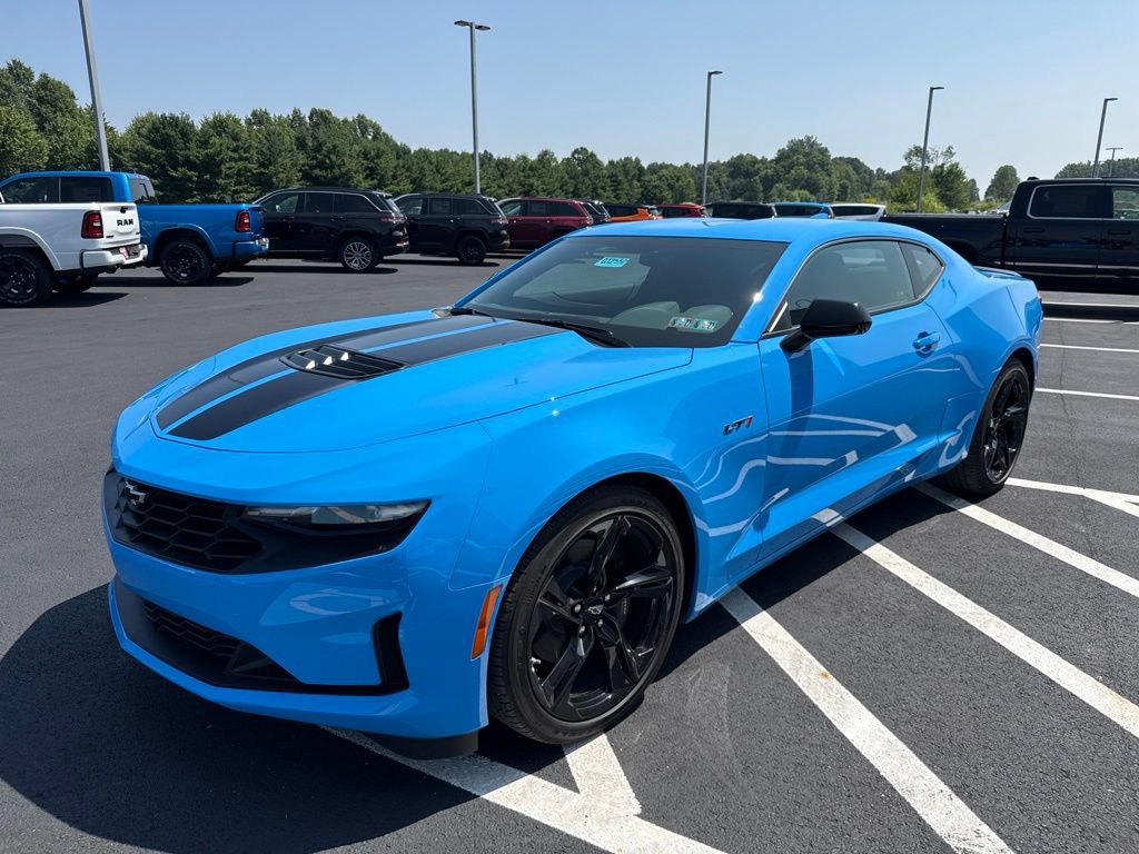 Used 2022 Chevrolet Camaro LT w/ Technology Package RWD image 4