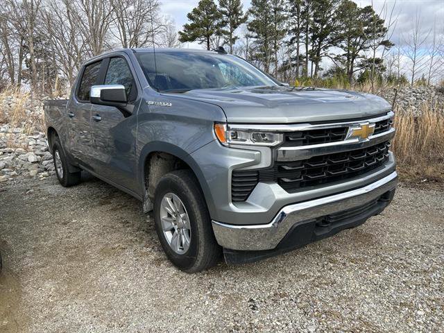 Used 2025 Chevrolet Silverado 1500 LT image 2