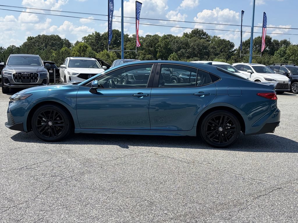 Used 2025 Toyota Camry SE FWD image 2