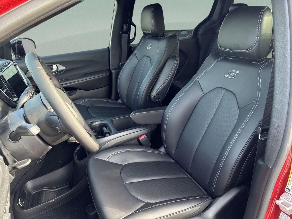 New 2026 Chrysler Pacifica Select FWD image 14