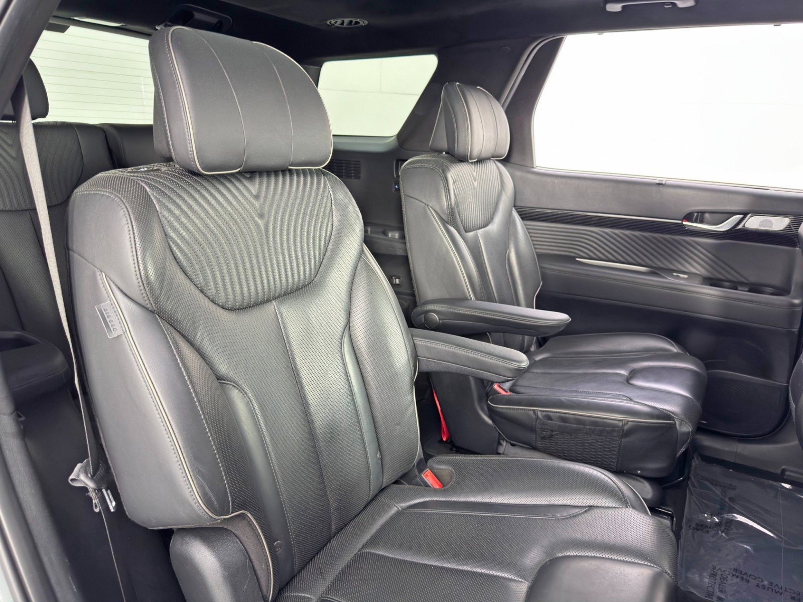 Used 2023 Hyundai Palisade Calligraphy image 39