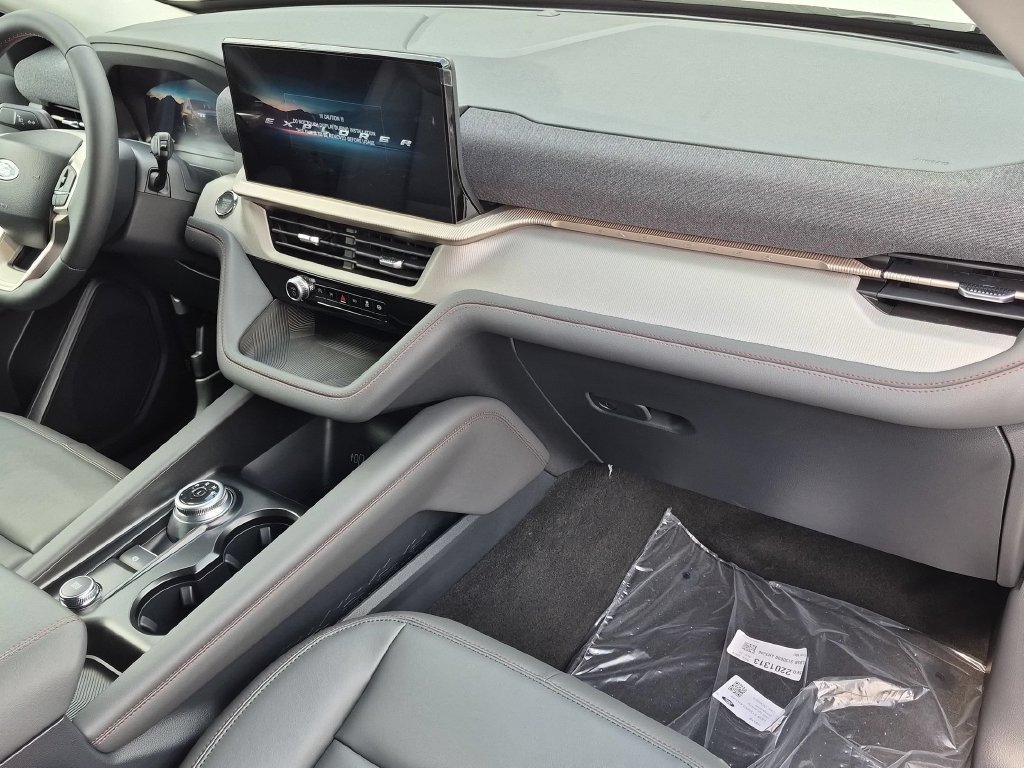 New 2026 Ford Explorer Active w/ Active Comfort Package AWD/4WD image 23