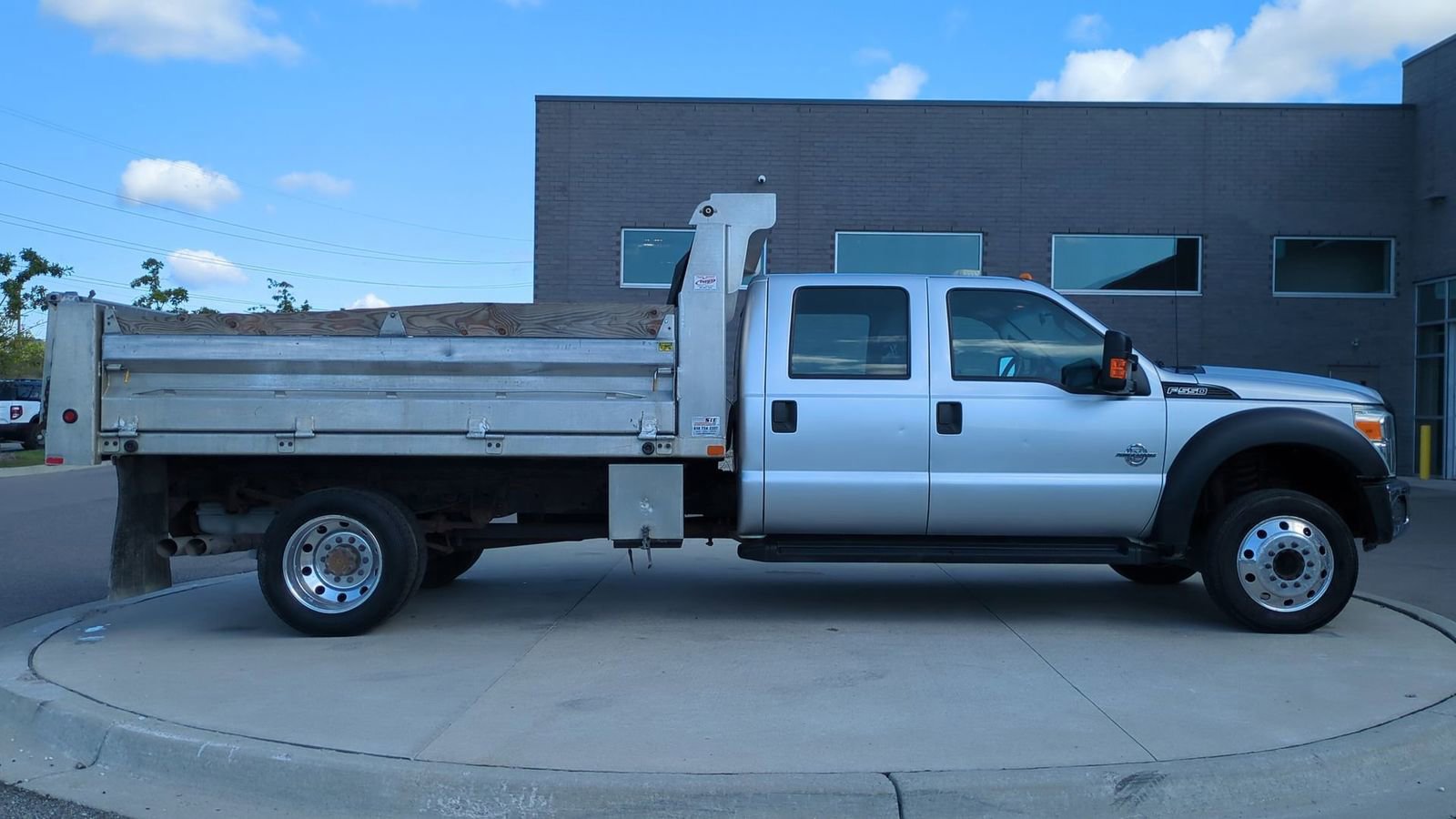 Used 2016 Ford F550 2WD Crew Cab Super Duty image 12