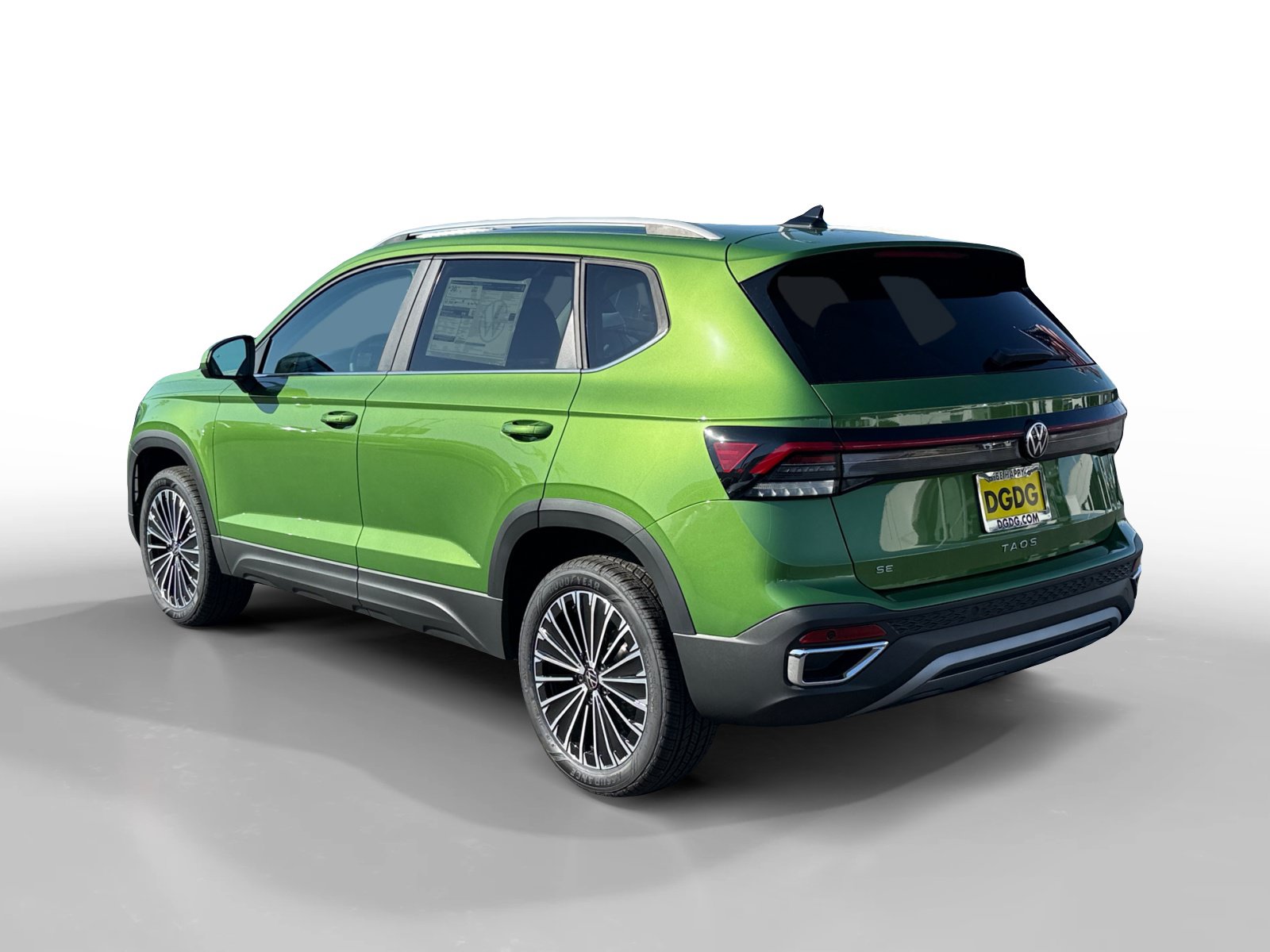 New 2027 Volkswagen Taos SE FWD image 3