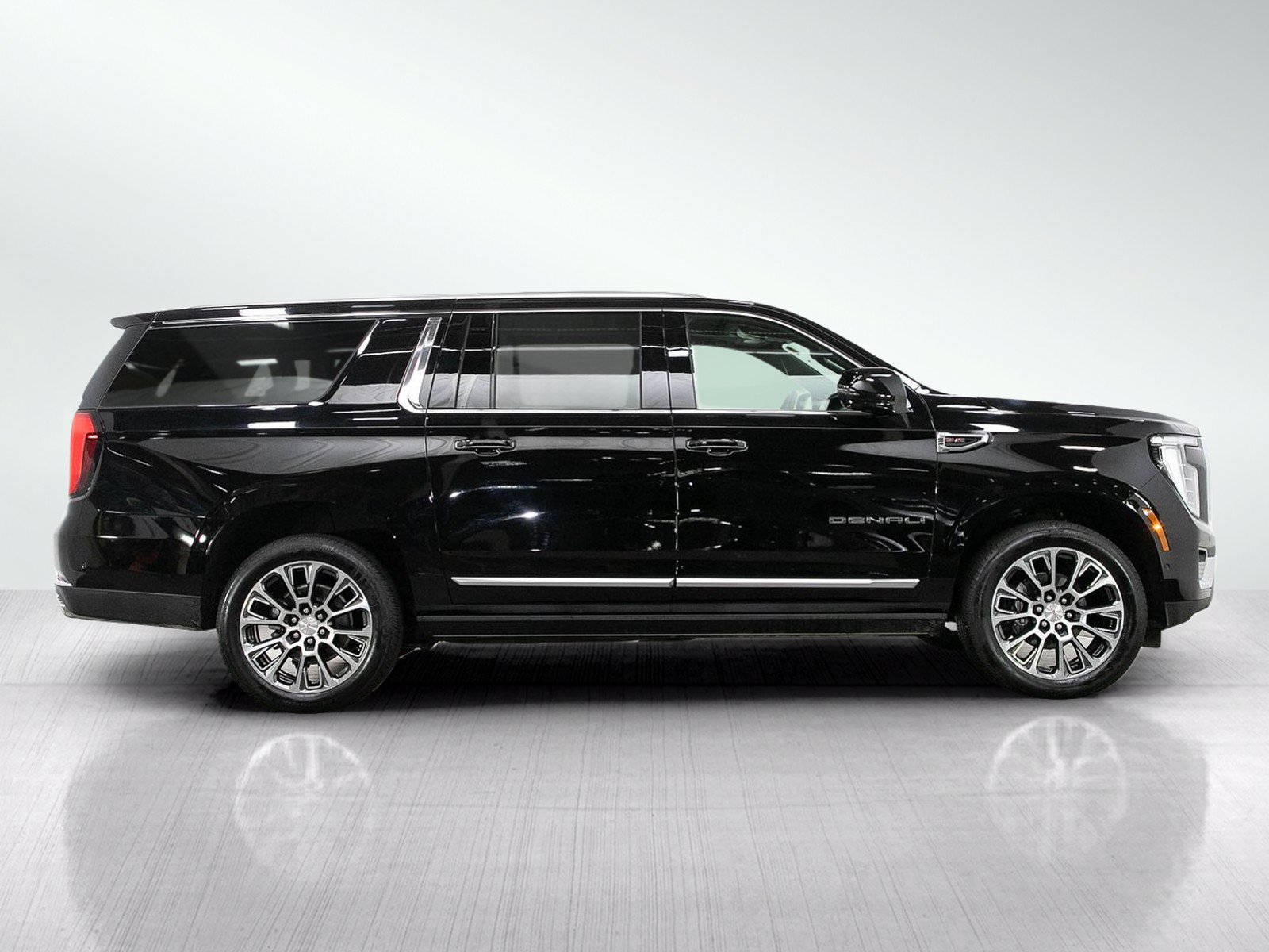 Used 2025 GMC Yukon XL Denali w/ Sun & Power Step Package AWD/4WD image 6