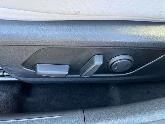 Certified 2025 Hyundai Elantra Limited image 18