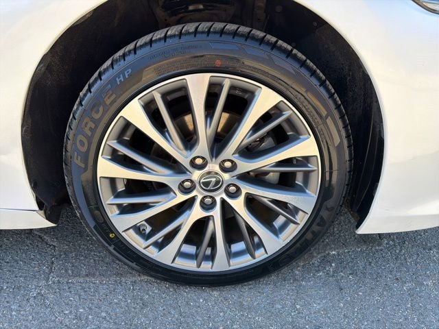 Used 2019 Lexus ES 350 Luxury w/ Premium Package image 13