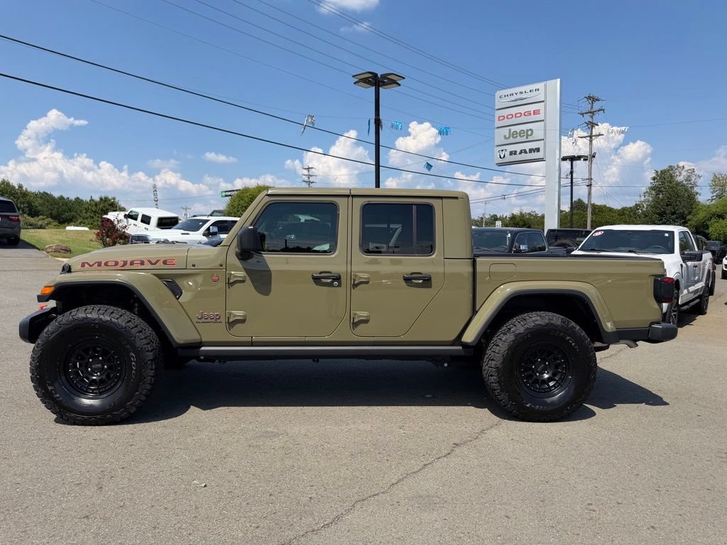 Used 2025 Jeep Gladiator Mojave w/ Convenience Group AWD/4WD image 7