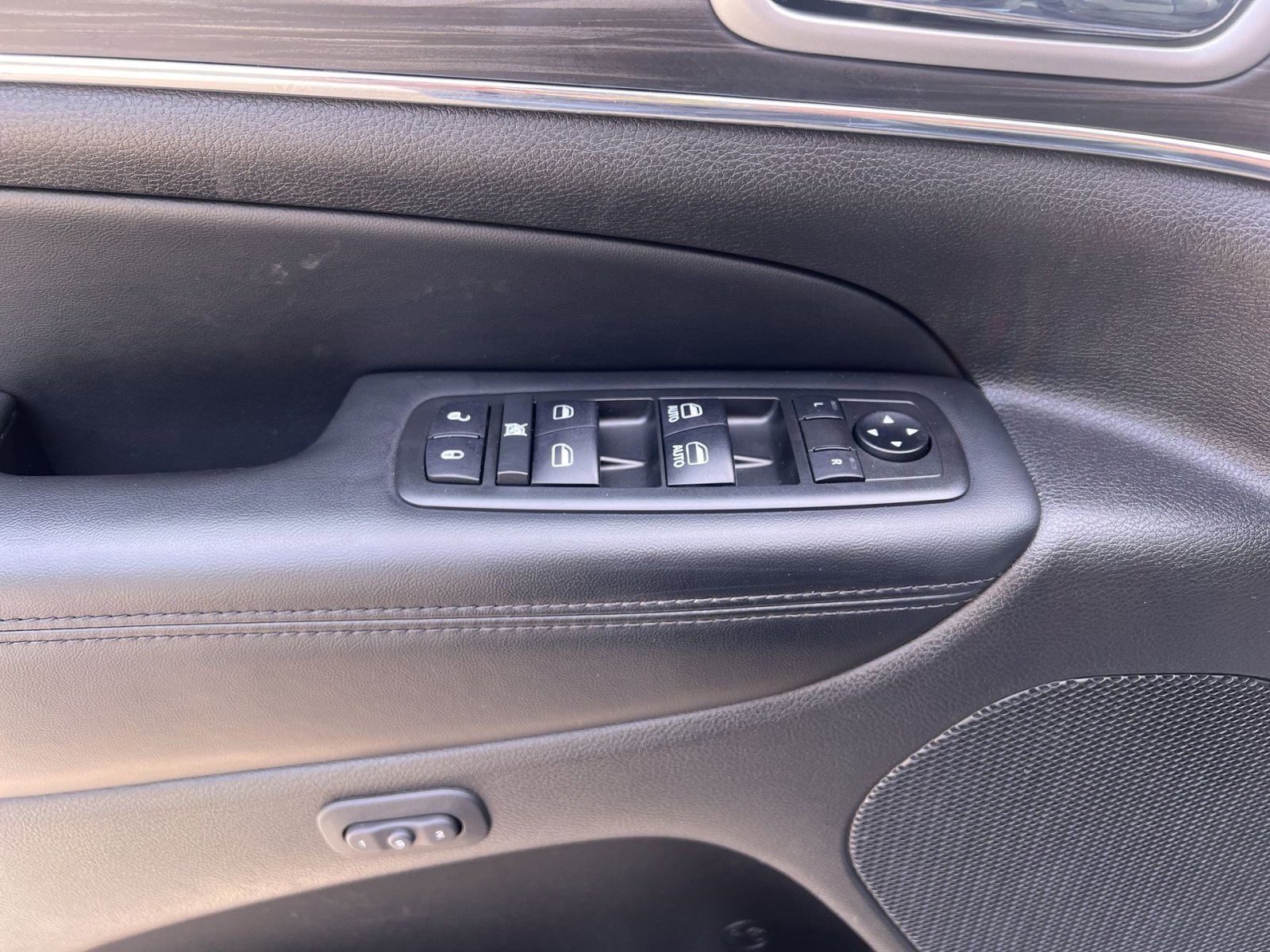 Used 2019 Jeep Grand Cherokee Limited w/ Luxury Group II image 34