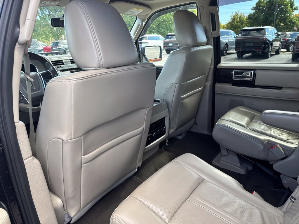 Used 2016 Lincoln Navigator Select AWD/4WD image 24