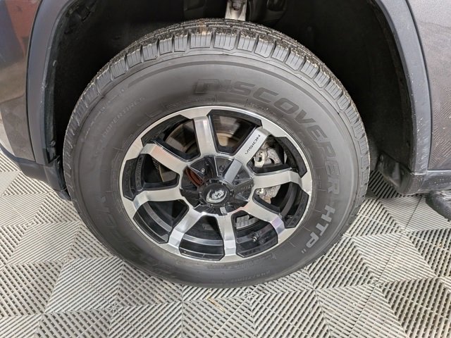 Used 2020 Jeep Grand Cherokee Laredo w/ Security & Convenience Group image 32