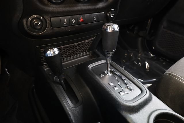 Used 2018 Jeep Wrangler Unlimited Rubicon w/ Connectivity Group AWD/4WD image 23