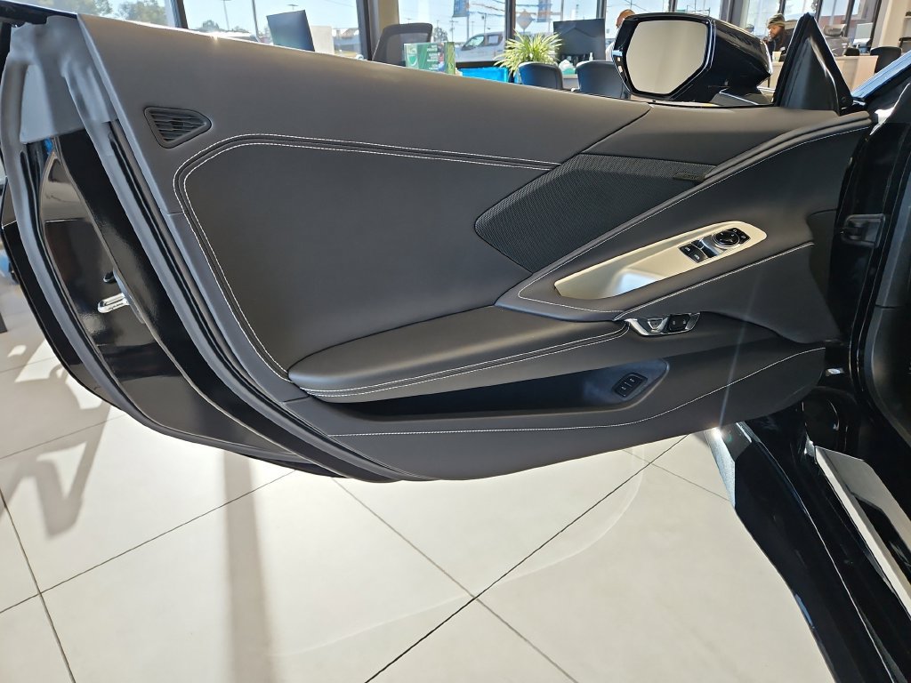 Used 2025 Chevrolet Corvette Z06 RWD image 15