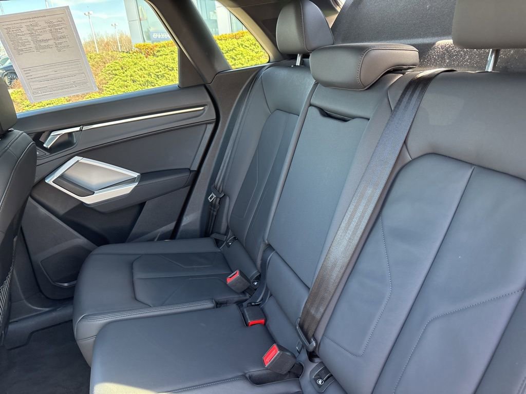 Used 2025 Audi Q3 2.0T Premium image 31