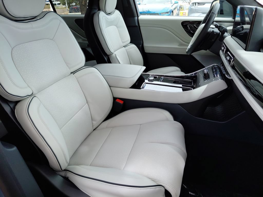 New 2026 Lincoln Aviator Black Label w/ Jet Appearance Package AWD/4WD image 38