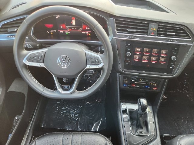 Used 2023 Volkswagen Tiguan SE R-Line FWD image 29
