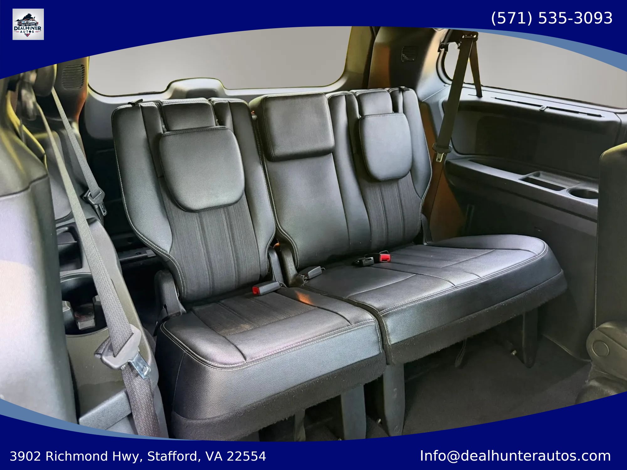 Used 2015 Chrysler Town & Country S FWD image 19