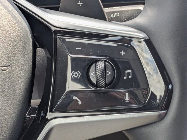 Used 2025 BMW 540i xDrive image 26